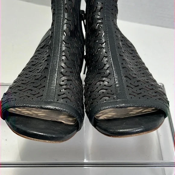 Vince Camuto Sternat “shooties”. - Picture 7 of 16